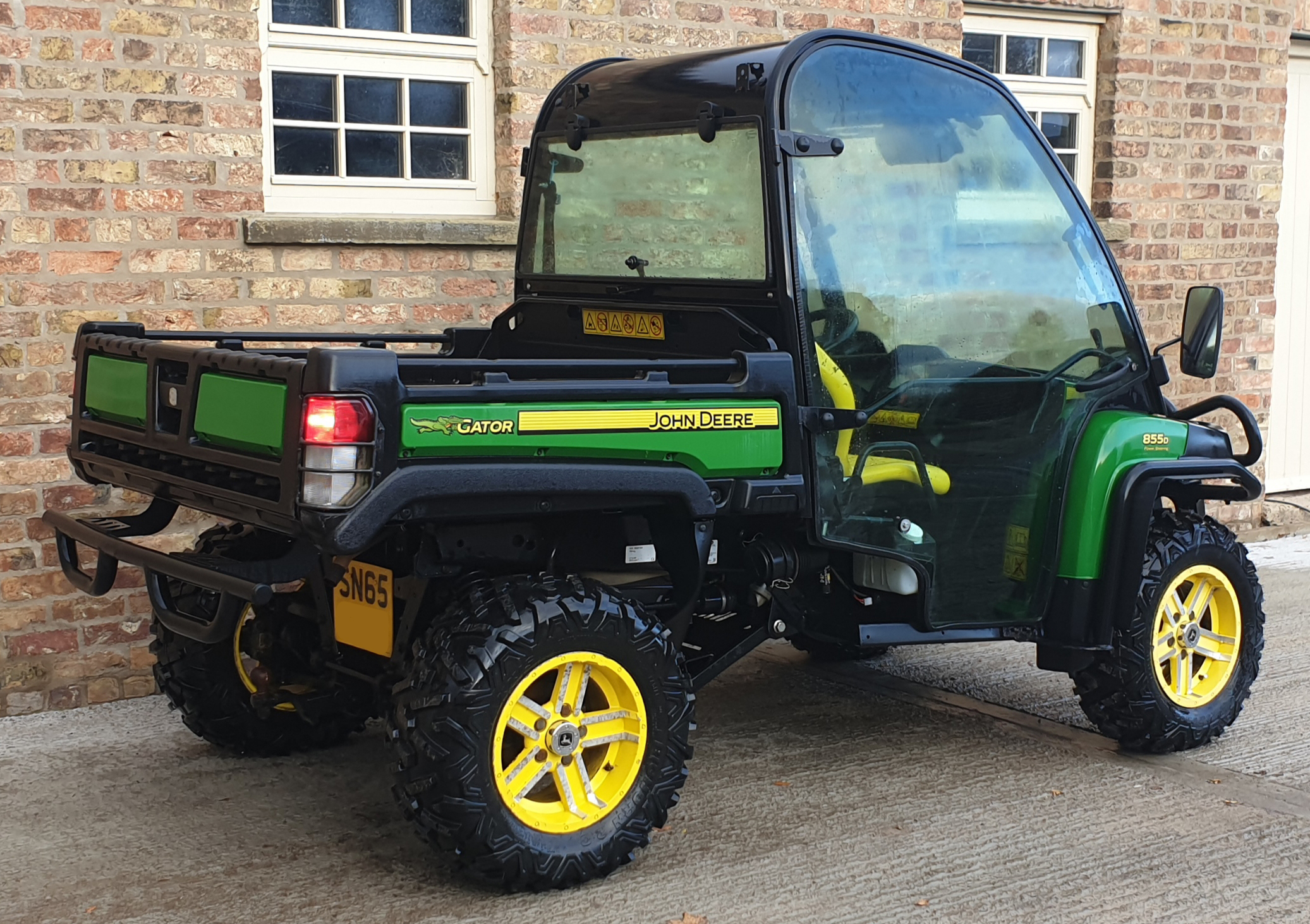 john-deere-gator-4x4-all-in-one-photos